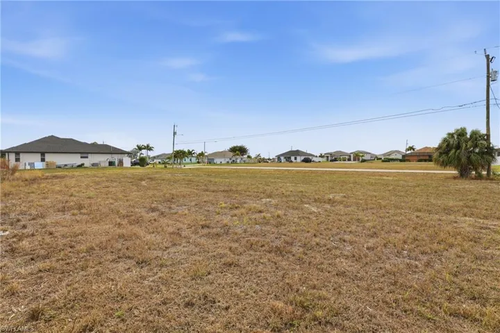 View of grassy yard with a residential view