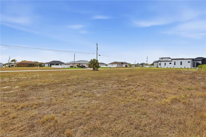 View of yard featuring a residential view