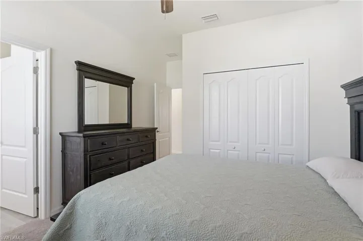 Guest bedroom 2 with queen sized bed and en suite bathroom