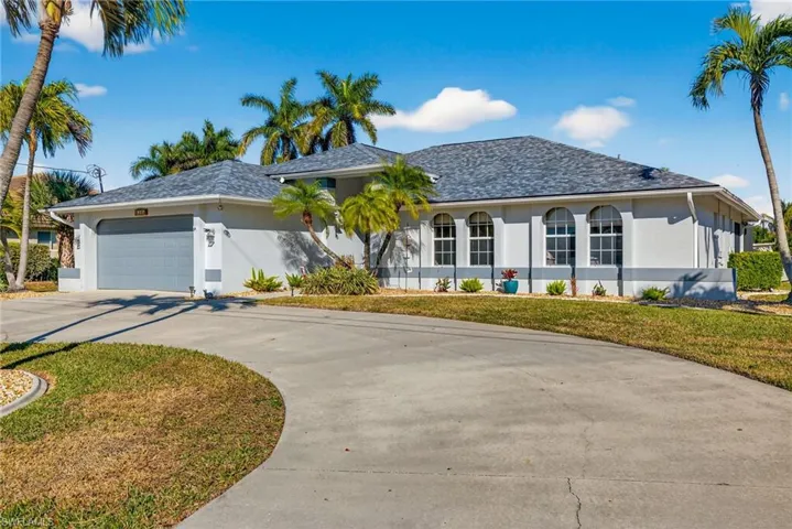 View of front of home featuring stucco siding, a front yard, concrete driveway, an attached garage, and a shingled roof