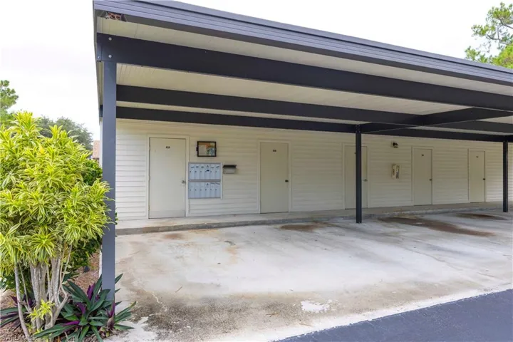 1001 Pine Isle Ln 1001, Naples, Florida 34112