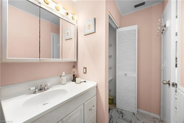 1001 Pine Isle Ln 1001, Naples, Florida 34112