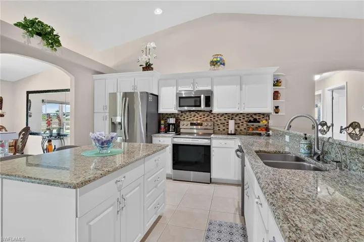 1223 40th Pl, Cape Coral, Florida 33993