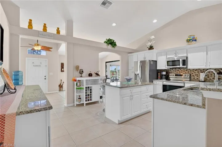 1223 40th Pl, Cape Coral, Florida 33993