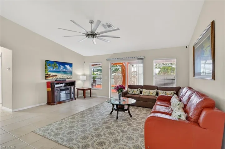 1223 40th Pl, Cape Coral, Florida 33993