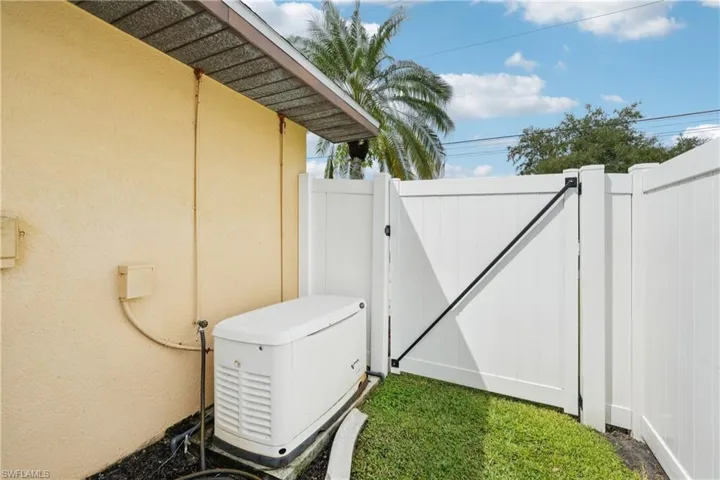 Exterior view of a gate and a power unit