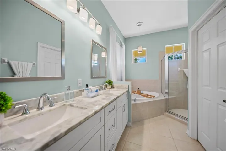 Beautiful Quartz Counter Tops & his and hers sinks