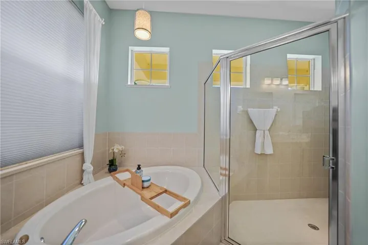 Spacious Soaking Tub