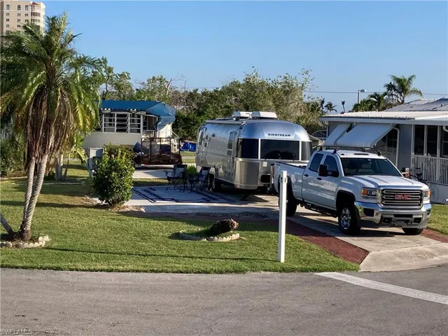 RV shown is for illustrative purposes to demonstrate potential use of the lot - not included in the sale.