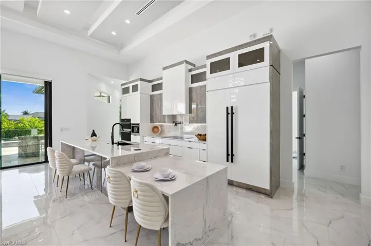 Kitchen with tiered island
