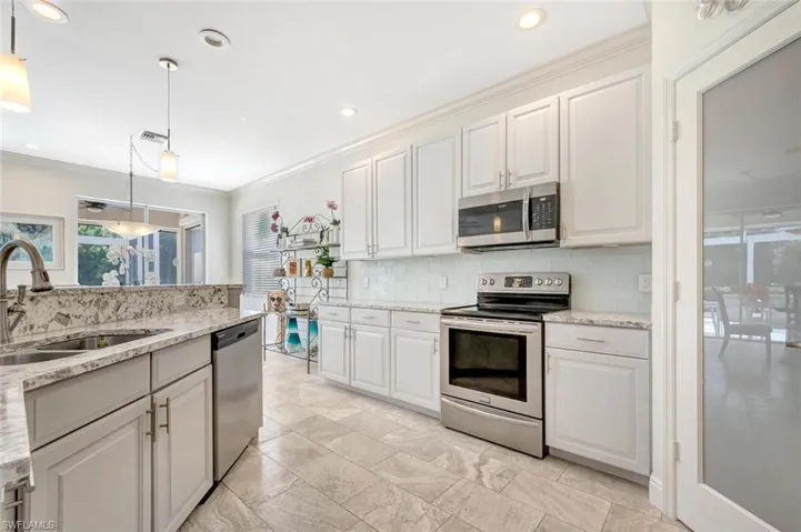 5628 Lago Villaggio WAY, NAPLES FL 34104