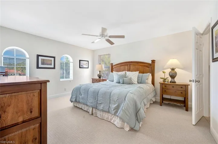5628 Lago Villaggio WAY, NAPLES FL 34104