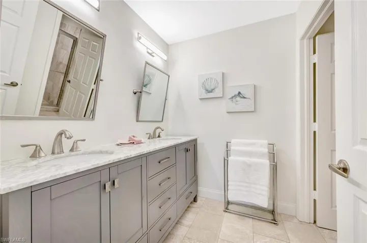 5628 Lago Villaggio WAY, NAPLES FL 34104