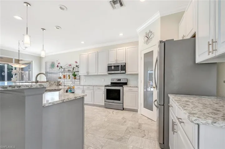 5628 Lago Villaggio WAY, NAPLES FL 34104