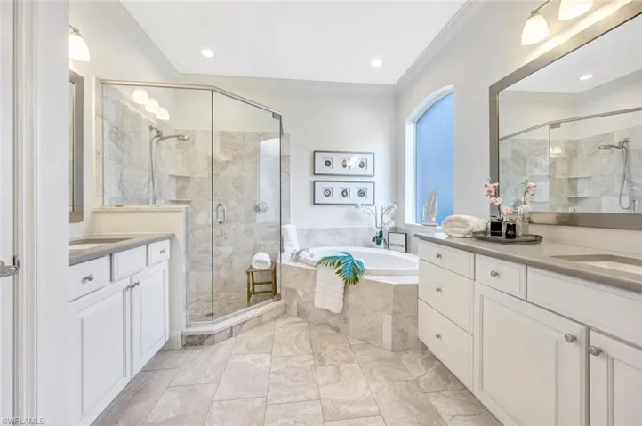 5628 Lago Villaggio WAY, NAPLES FL 34104