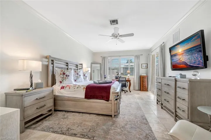 5628 Lago Villaggio WAY, NAPLES FL 34104