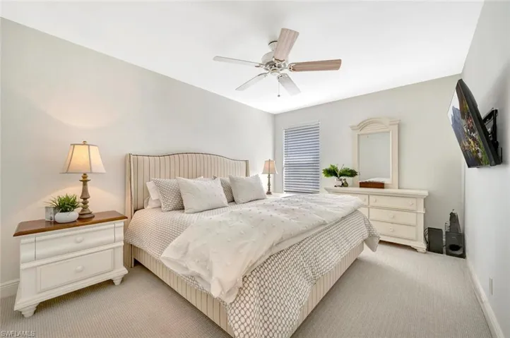 5628 Lago Villaggio WAY, NAPLES FL 34104