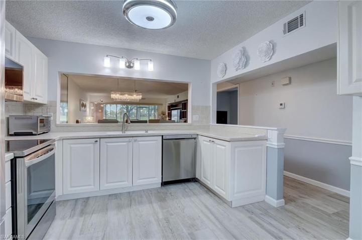 5863 Cobblestone LN # F106, NAPLES FL 34112