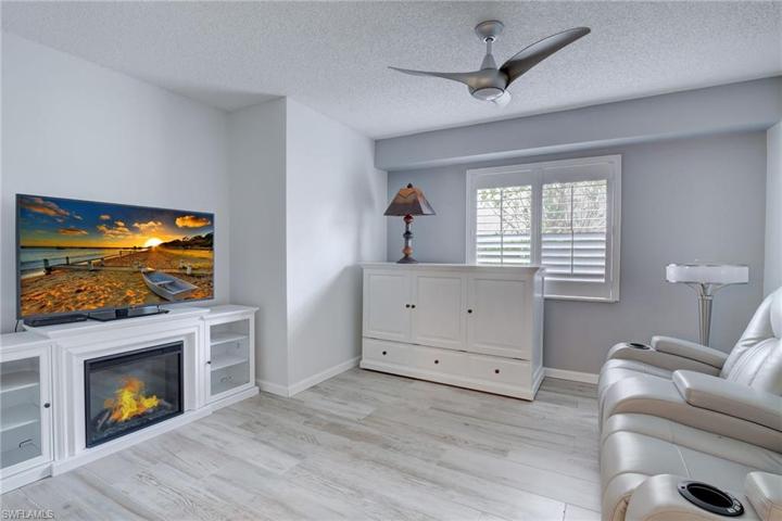 5863 Cobblestone LN # F106, NAPLES FL 34112