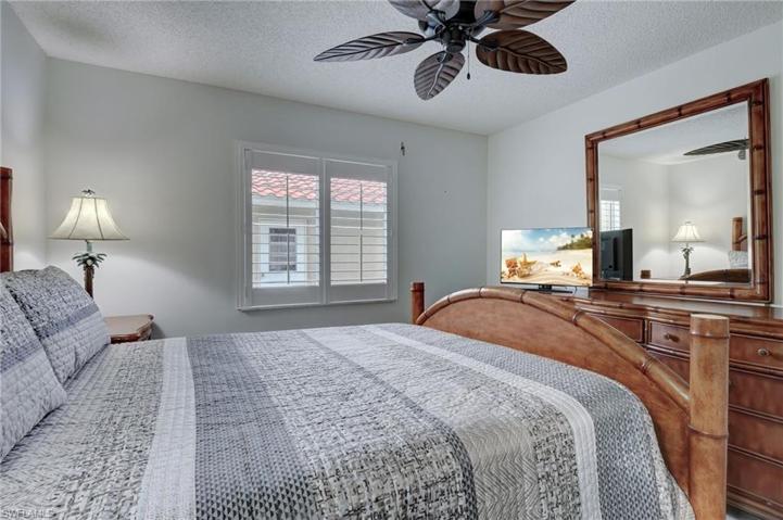 5863 Cobblestone LN # F106, NAPLES FL 34112