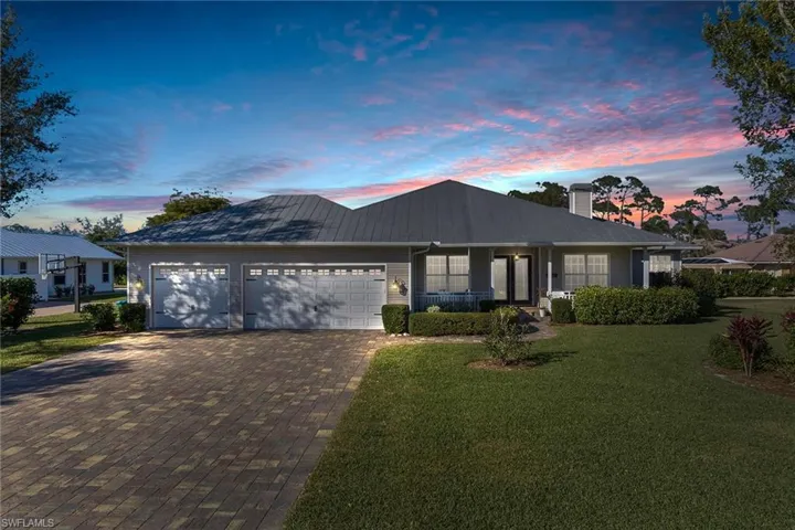 3 car garage,  New metal rood 3/24!! , parking in driveway for 14 cars !