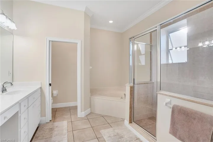 Seperate tub/ shower, private toilet area