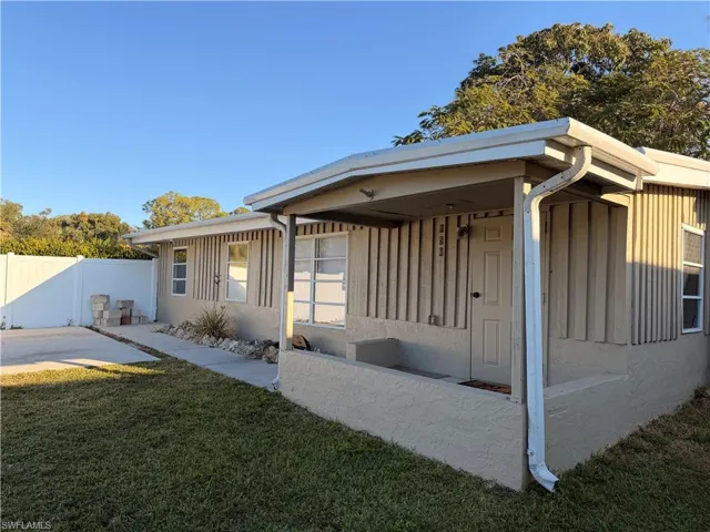 156  4th  ST, Naples, FL 34113