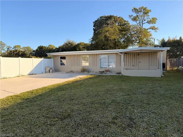 156  4th  ST, Naples, FL 34113