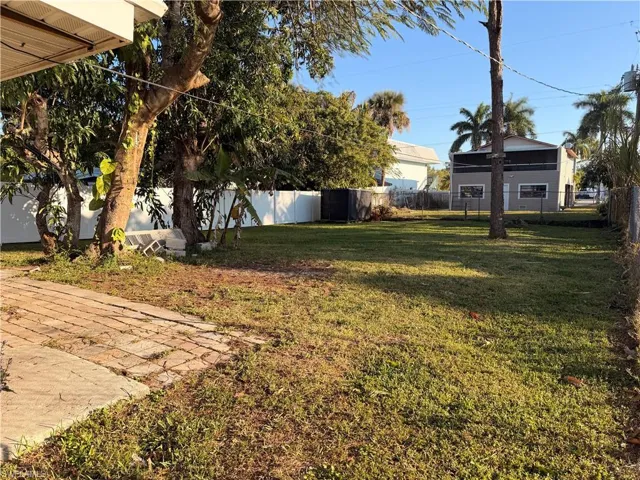 156  4th  ST, Naples, FL 34113