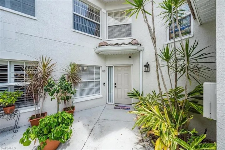 6914 Satinleaf Rd N 103, Naples, Florida 34109