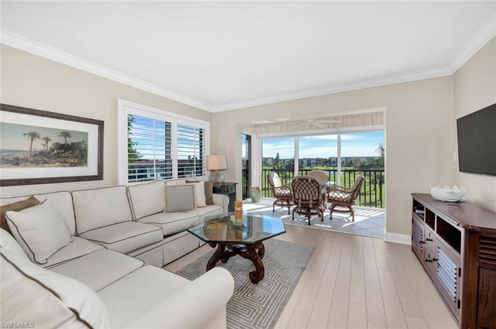 Living Room to Lanai