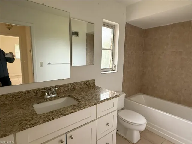 1020 SE 21st  ST, Cape Coral, FL 33990