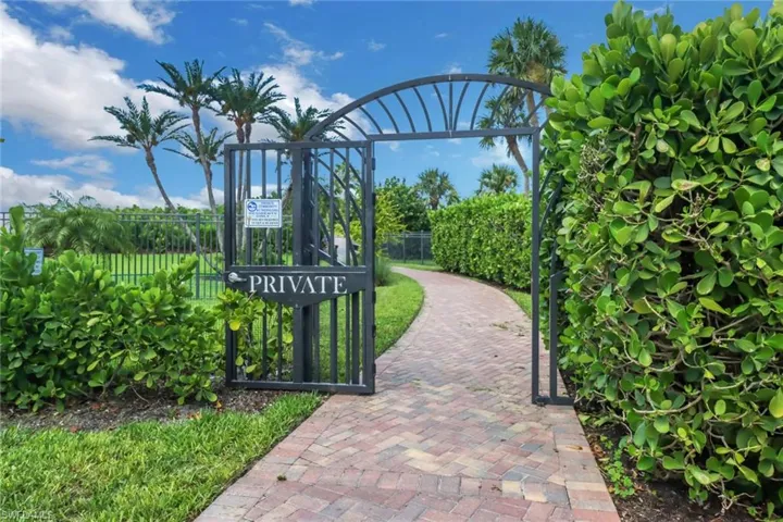 PRIVATE KEYED BEACH ACCESS
