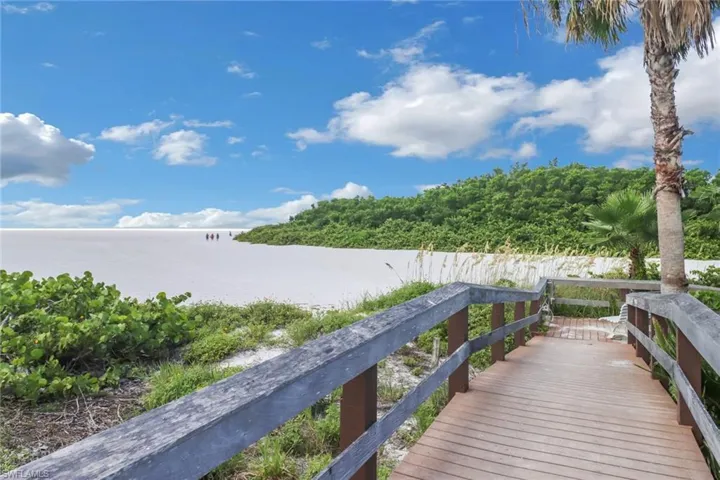 PRIVATE KEYED BEACH ACCESS