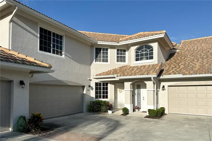 so lets dive in and take a look...NOTE that new roof (2 yrs old)