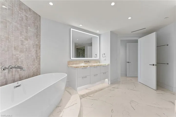 4951 Gulf Shore Blvd N 103, Naples, Florida 34103