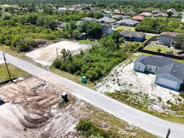 Birds eye view of property featuring a residential view