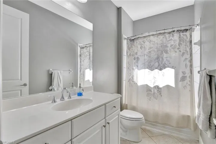 3621  Canopy  CIR, Naples, FL 34120