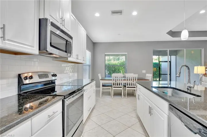 3621  Canopy  CIR, Naples, FL 34120