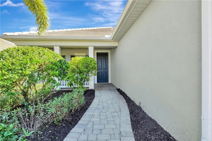 3621  Canopy  CIR, Naples, FL 34120