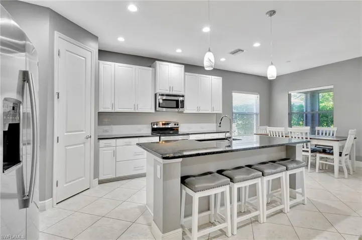 3621  Canopy  CIR, Naples, FL 34120