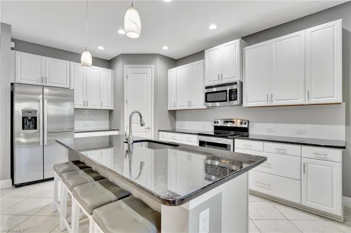 3621  Canopy  CIR, Naples, FL 34120