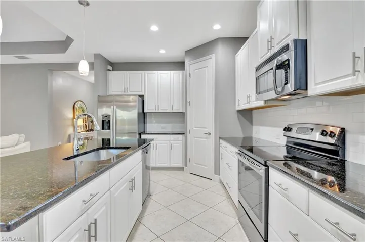 3621  Canopy  CIR, Naples, FL 34120