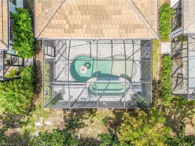 SCREENED IN POOL/SPA WITH 5 JETS