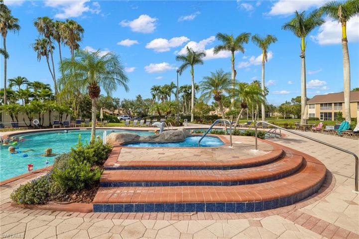 HOT TUB & FANTASY ISLAND POOL