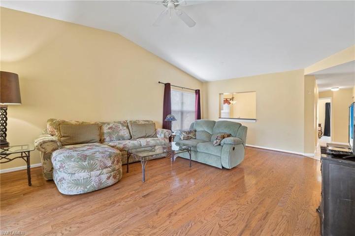 LARGE LIVING ROOM
