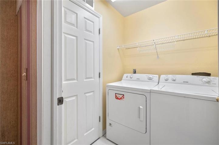 SEPARATE LAUNDRY ROOM