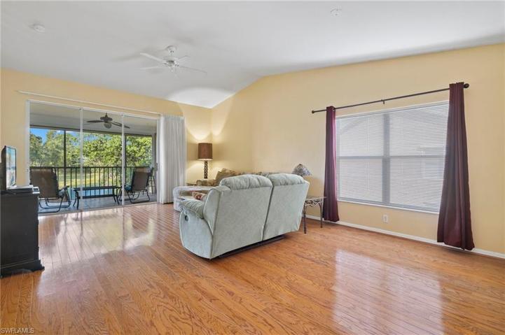 END UNIT HAS SIDE WINDOWS!