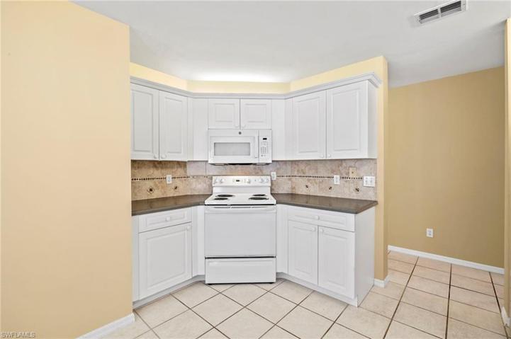 KITCH CABINET LIGHTING AND BACKSPLASH.