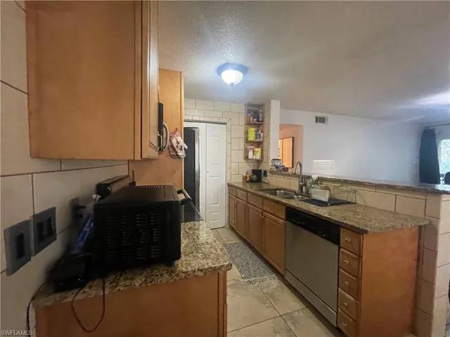 2915  Winkler  AVE, Fort Myers, FL 33916